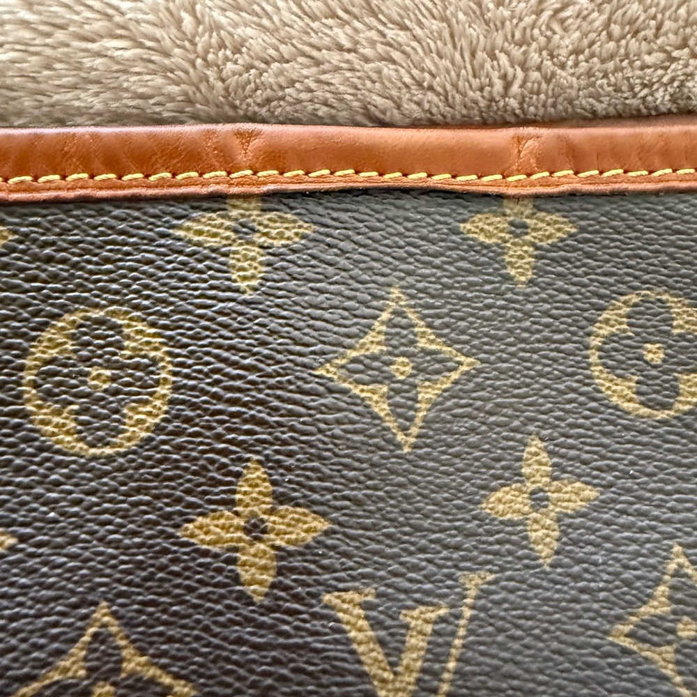 💯% Authentic Louis Vuitton large - Picture 7 of 11